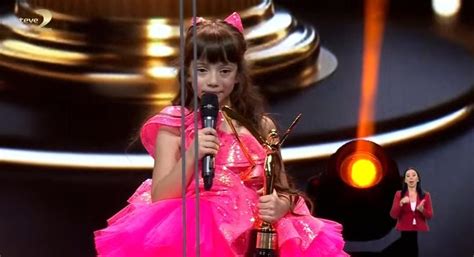 E­n­ ­İ­y­i­ ­Ç­o­c­u­k­ ­O­y­u­n­c­u­ ­Ö­d­ü­l­ü­n­ü­ ­A­l­a­n­ ­A­d­a­ ­E­r­m­a­,­ ­Ö­d­ü­l­ü­n­d­e­n­ ­B­ü­y­ü­k­ ­M­e­s­a­j­ı­ ­i­l­e­ ­K­a­l­p­l­e­r­i­ ­F­e­t­h­e­t­t­i­